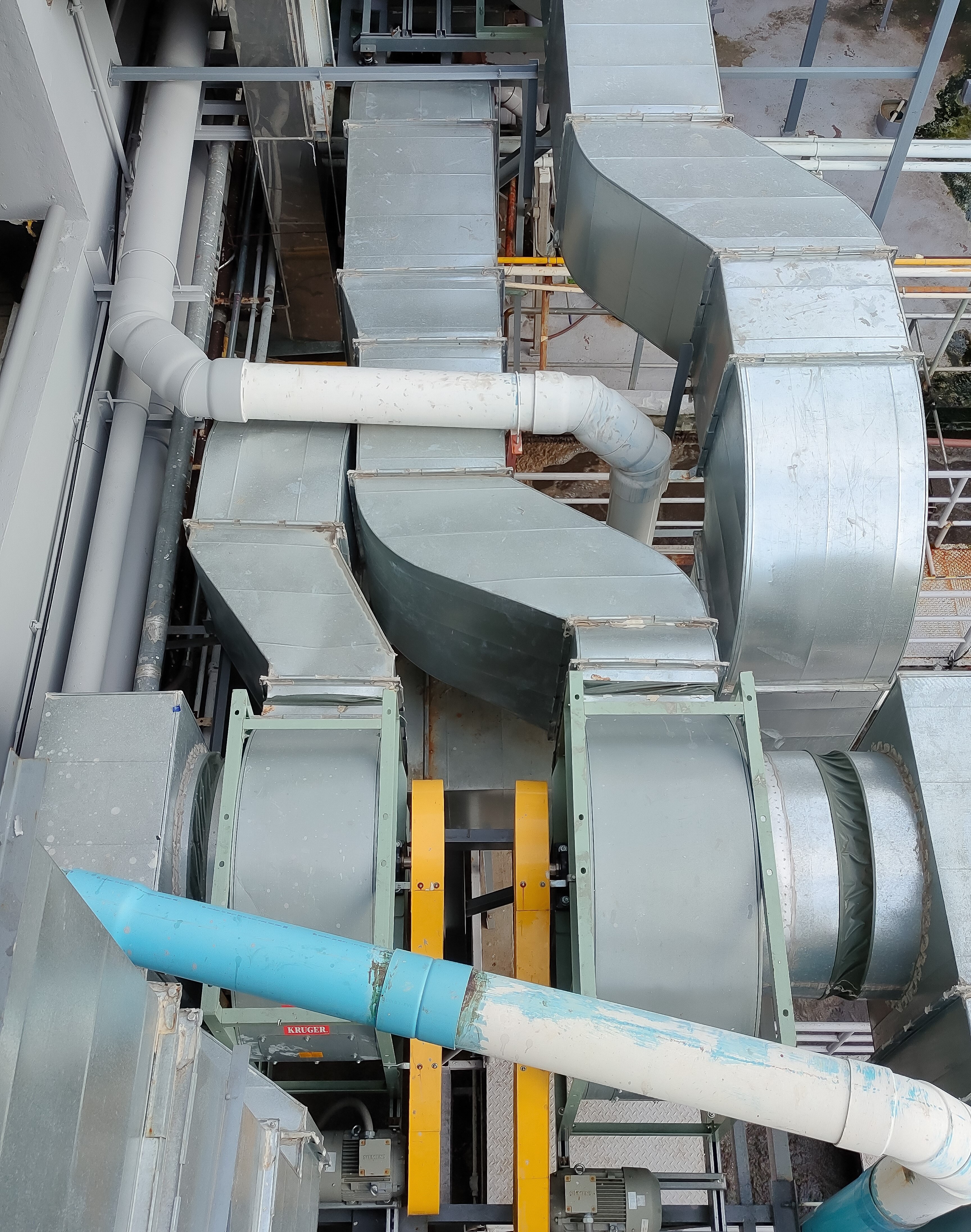 A complex industrial HVAC duct system with large ventilation pipes and air circulation components, designed for efficient airflow management.